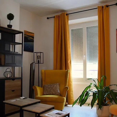 Le Yellow Corner Voironnais Extérieur photo